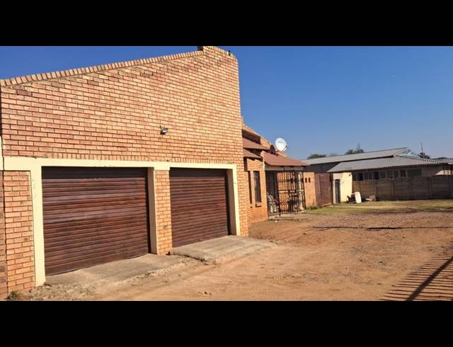 5 BEDROOM HOUSE FOR SALE IN LEONDALE